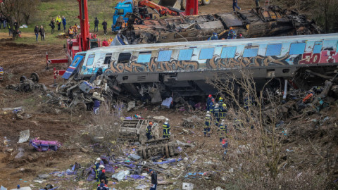 Σύγκρουση τρένων στα Τέμπη: 38 νεκροί, 66 τραυματίες, 6 διασωληνωμένοι -Ψάχνουν για εγκλωβισμένους στα βαγόνια 1-2