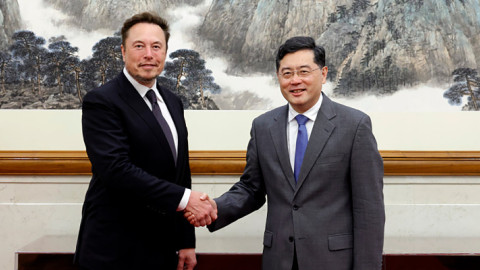 Συνάντηση του Έλον Μασκ με κινέζο αξιωματούχο κατά την επίσκεψη του στο Πεκίνο- Φωτογραφία AP