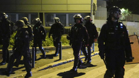 Φλέγεται η Γαλλία: Πάνω από 1.300 συλλήψεις στην τέταρτη νύχτα ταραχών