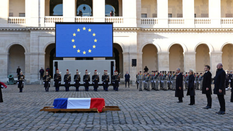 Μακρόν: Ο Ντελόρ συμφιλίωσε την Ευρώπη με το μέλλον της