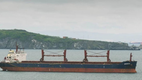 Ελληνόκτητο πλοίο bulk carrier επλήγη από πύραυλο ανοιχτά της Υεμένης