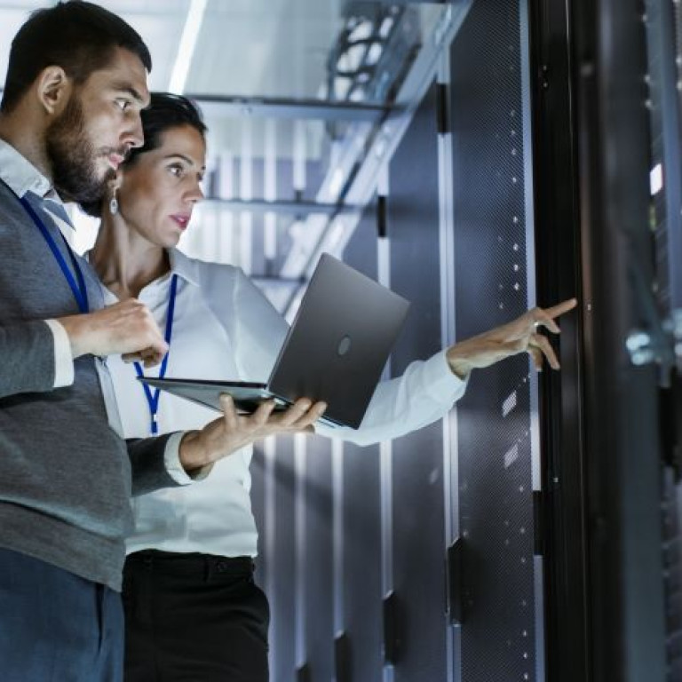 Έκθεση EY: Οι τηλεπικοινωνίες μπροστά σε νέο «κύμα» κινδύνων το 2026