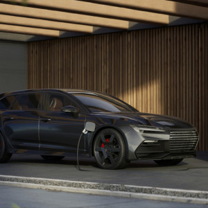 Ηλεκτρικό όχημα την ώρα που φορτίζει 