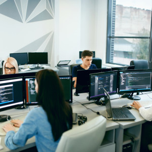 Εργαζόμενοι σε γραφείο 