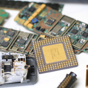 ψάχνοντας για χρυσό στα τεχνολογικά απόβλητα 