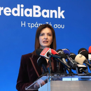 Η κ. Βρεττού, CEO της CrediaBank