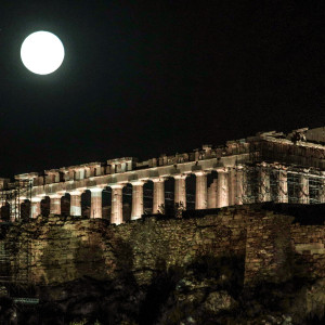 Πανσέληνος Αυγούστου πάνω από την Ακρόπολη (2025)