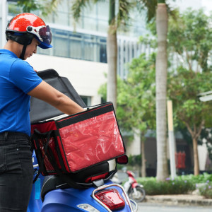 Η γενναία αύξηση μισθού στην Καλιφόρνια που γύρισε «μπούμερανγκ» για τους εργαζόμενους