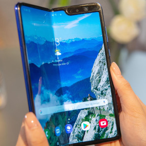 Έρευνα: Οι κάτοχοι smartphone δεν ενδιαφέρονται για fold συσκευές και AI λειτουργείες