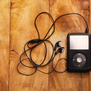 Η ανησυχία για την AI κορυφώνεται: Το διαδίκτυο νοσταλγεί τις απλές εποχές των iPod, των ψηφιακών καμερών και των retro κινητών