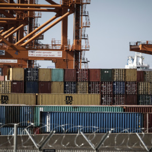 κοντέινερ στο λιμάνι