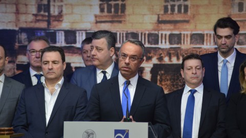 Ο υπουργός Υποδομών και Μεταφορών Χρήστος Σταϊκούρας κατά τη σημερινή έναρξη διαπραγμάτευσης των μετοχών του ΔΑΑ/Φωτογραφία/INTIMENEWS