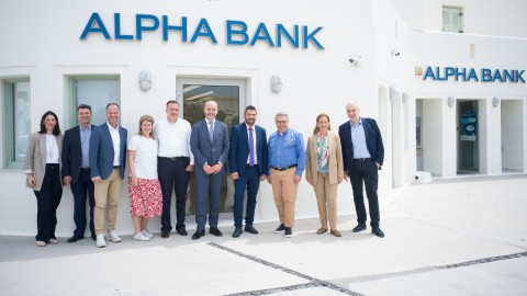 Φωτογραφία από την επίσκεψη του κ. Ψάλτη στη Σαντορίνη