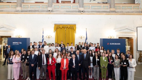 eurobank-mprosta-paideia.jpg