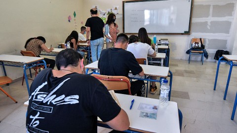 Αίθουσα όπου διενεργούνται πανελλήνιες εξετάσεις