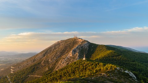 Κορυφή σε πλαγιά του βουνού Υμηττός