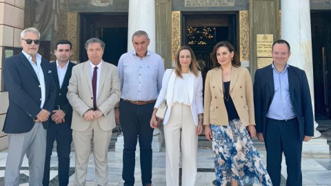 Φωτογραφία από την επίσκεψη της υπουργού στη Ζάκυνθο