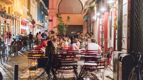 Πλάκα, καταστήματα εστίασης
