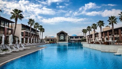 Η πισίνα του Hotel Nikopolis