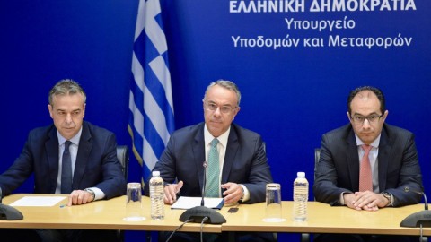 Οι υπογραφές από τον Χρήστο Σταϊκούρα