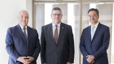 Ο Πρόεδρος του Δ.Σ. της Eurobank, κ. Γιώργος Ζανιάς  Ο Πρύτανης του Οικονομικού Πανεπιστημίου Αθηνών, Καθηγητής Δημήτρης Μπουραντώνης  Ο Διευθύνων Σύμβουλος της Eurobank, κ. Φωκίων Καραβίας