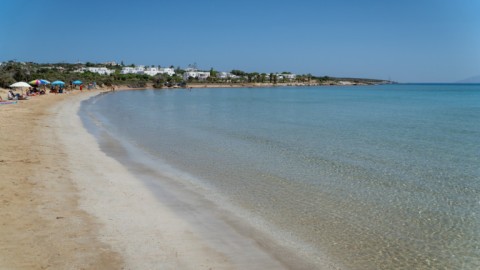 Παραλία στην Πάρο / Φωτογραφία shutterstock