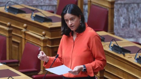 Η Νίκη Κεραμέως στη Βουλή