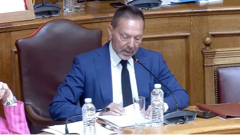 Ο Γιάννης Στουρνάρας στη Βουλή