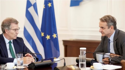 O Κυριάκος Μητσοτάκης με τον Πρόεδρο του Λαϊκού κόμματος της Ισπανίας Alberto Núñez Feijóo