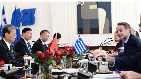 Ο Κυριάκος Μητσοτάκης συναντήθηκε με τον Πρόεδρο της Διαρκούς Επιτροπής του Εθνικού Λαϊκού Κογκρέσου της Λαϊκής Δημοκρατίας της Κίνας, Zhao Leji / Φωτογραφία EUROKINISSI