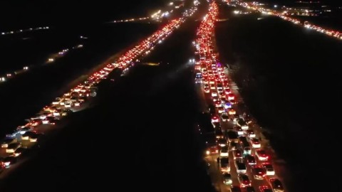 Συρία: Ουρές χιλιομέτρων με πρόσφυγες που επιστρέφουν στη Δαμασκό από την Τουρκία