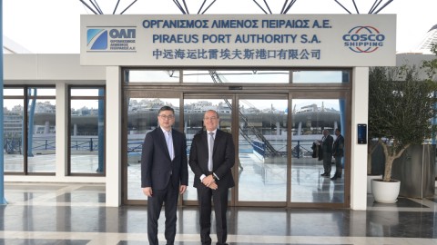 Ο Ιταλός Πρέσβης στο λιμάνι του Πειραιά