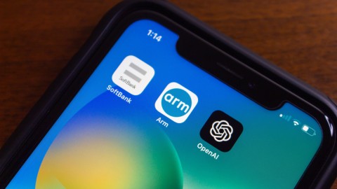 Τα λογότυπα των SoftBank, Arm, OpenAI