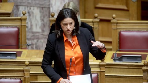 Η Νίκη Κεραμέως στη Βουλή