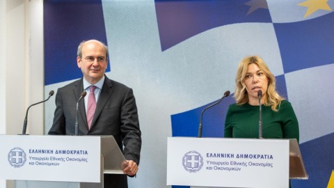 Ο Κωστής Χατζηδάκης και η Θεώνη Αλαμπάση