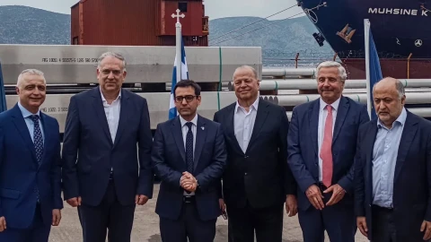 Τις εγκαταστάσεις της Metlen επισκέφθηκαν Τάκης Θεοδωρικάκος και Στεφάν Σεζουρνέ μαζί με τον Δ. Τσιόδρα