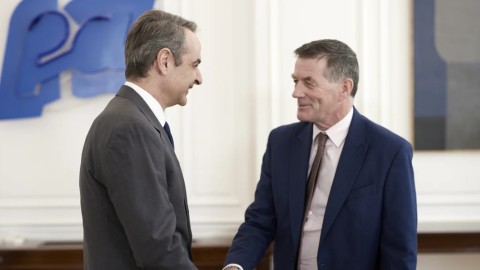 Ο Πρωθυπουργός Κυριάκος Μητσοτάκης συναντήθηκε στο Μέγαρο Μαξίμου με τον Πρόεδρο του Ευρωπαϊκού Ελεγκτικού Συνεδρίου, Tony Murphy