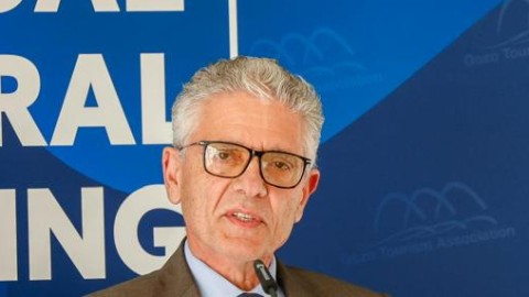 Δρ. Τσάρλς Μάντζιον