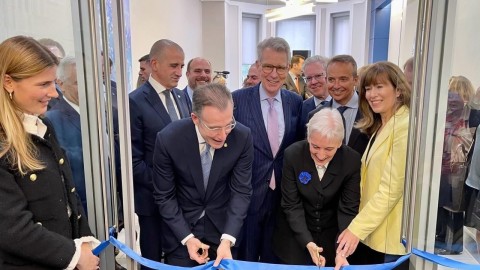 Απευθύνει κάλεσμα για στενότερη στρατηγική οικονομική συνεργασία