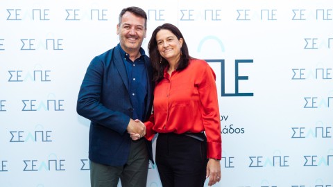 Ο πρόεδρος του ΣΕΛΠΕ κος Κώστας Γεράρδος με την Υπουργό Εργασίας & Κοινωνικής Ασφάλισης κα Νίκη Κεραμέως