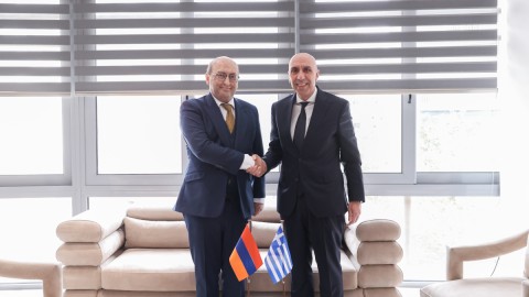 Ο Γιάννης Μπρατάκος με τον πρέσβη της Αρμενίας, Τιγκράν Μκρτσιάν