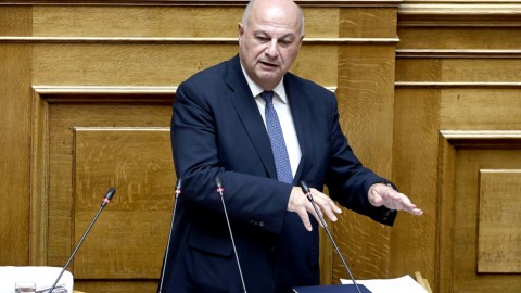 Ο Κώστας Τσιάρας στη Βουλή