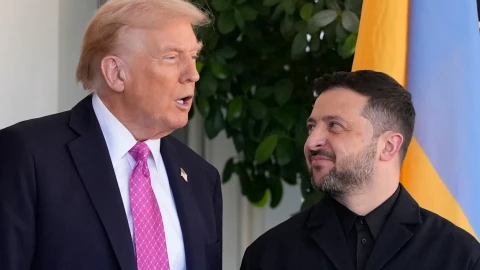 Ο Ντόναλντ Τραμπ με τον Βολοντίμιρ Ζελένσκι