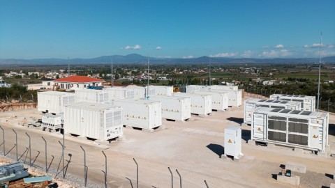 Η MORE ολοκλήρωσε την κατασκευή τριών ανεξάρτητων συστημάτων αποθήκευσης ενέργειας στην Ελλάδα