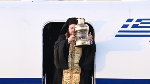 Υποδοχή του Άγιο Φωτός στην Ελλάδα / Φώτο: EUROKINISSI