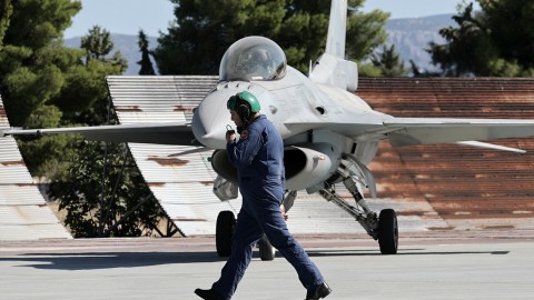 F-16 στη βάση της ΕΑΒ