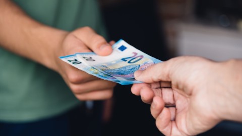 Πληρωμή με μετρητά