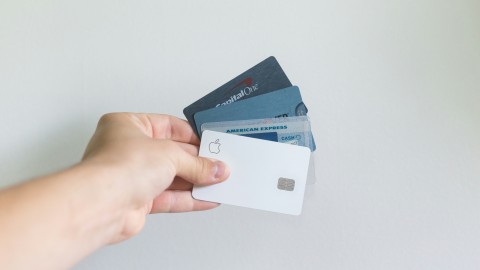Δαπάνες με πλαστικό χρήμα, ίσες με το 30% του πραγματικού εισοδήματός