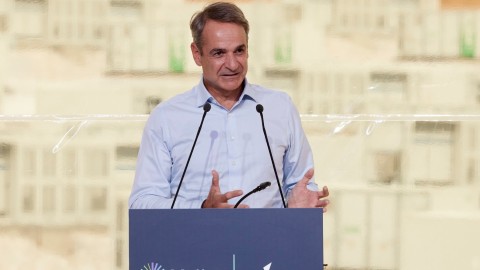 Ο Κυριάκος Μητσοτάκης στα εγκαίνια της αυτόνομης μονάδας αποθήκευσης ενέργειας της Metlen Energy & Metals και του ομίλου Καράτζη