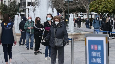 Κόσμος στο κέντρο της Αθήνας /ΦΩΤΟΓΡΑΦΙΑ: INTIMENEWS